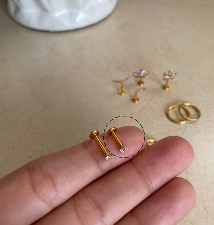 Titanio Dot piercing - Gold 2.5x6mm