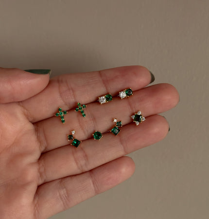 Studs Cruz mini esmeralda