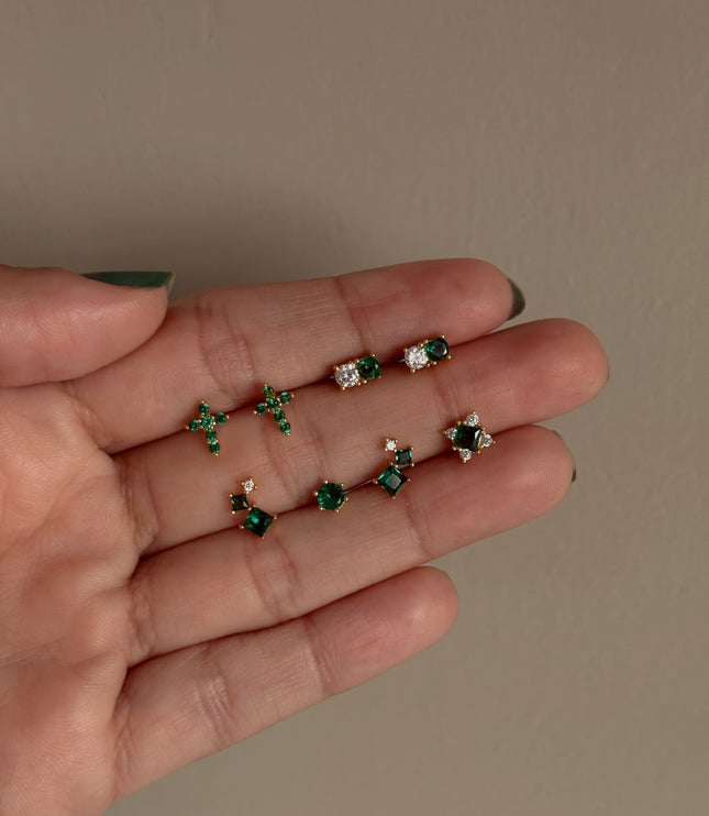 Studs Cruz mini esmeralda