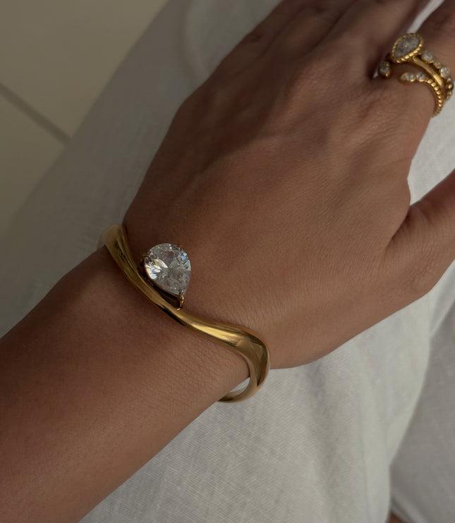 Nahomi Bangle