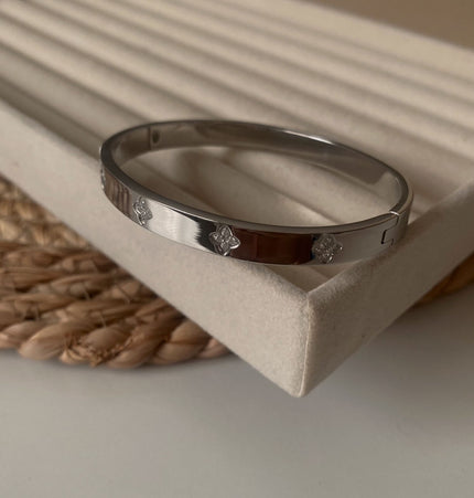 Dalia Bangle
